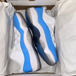 Air Jordan 11 retro low baby blue brand new size 9